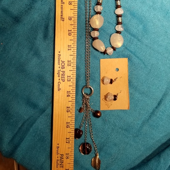 Lot 11: 5 necklace & earring sets costume jewelry - Picture 6 of 8